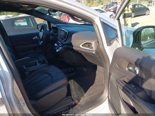 2026 CHRYSLER PACIFICA SELECT — I5