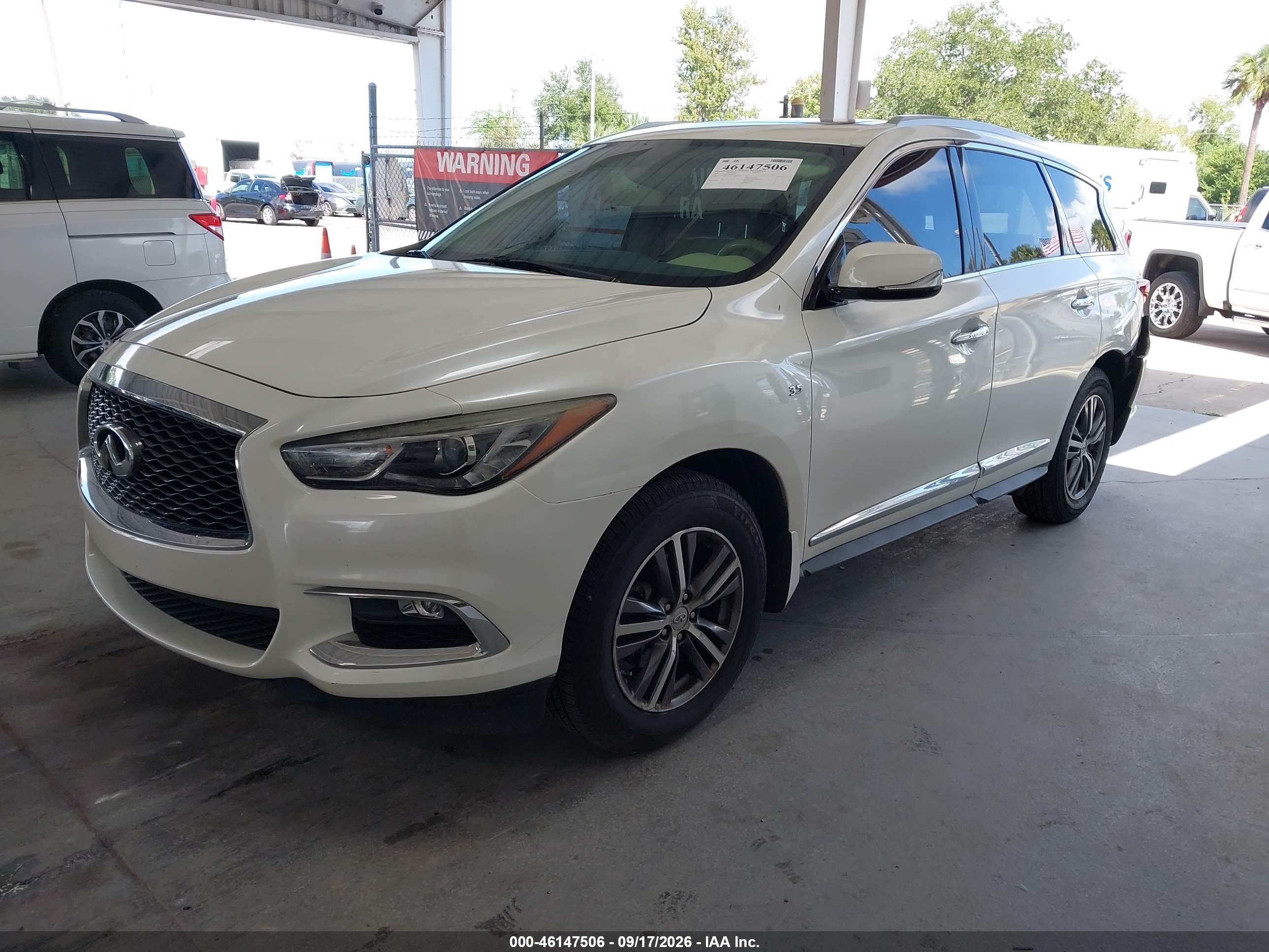 2017 INFINITI QX60 — I2