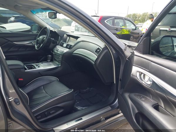 2017 INFINITI Q70 3.7X — I5
