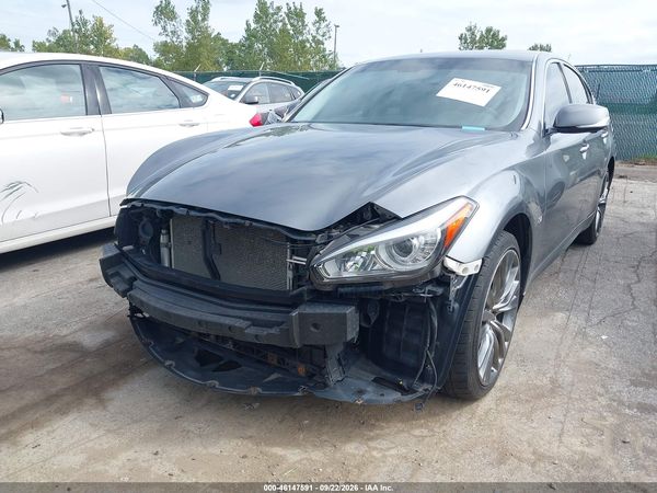 2017 INFINITI Q70 3.7X — I6