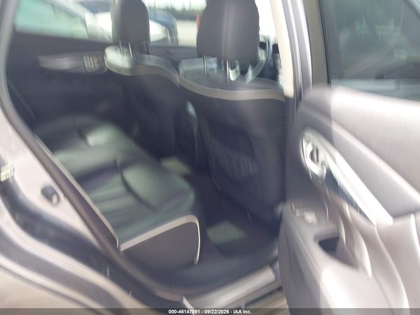 2017 INFINITI Q70 3.7X — I8