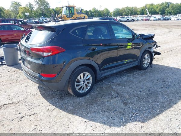 2016 HYUNDAI TUCSON SE — I4