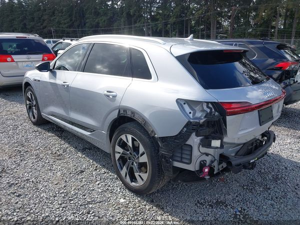 2022 AUDI E-TRON PREMIUM PLUS QUATTRO — I3