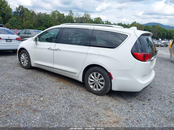 2018 CHRYSLER PACIFICA TOURING L — I3