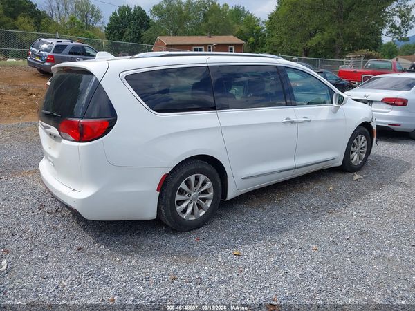 2018 CHRYSLER PACIFICA TOURING L — I4