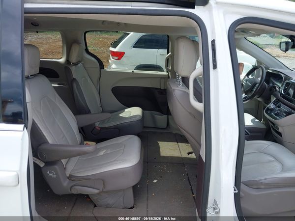 2018 CHRYSLER PACIFICA TOURING L — I8
