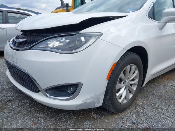 2018 CHRYSLER PACIFICA TOURING L — I155