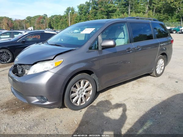 2015 TOYOTA SIENNA — I2