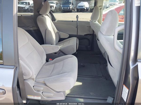 2015 TOYOTA SIENNA LE 7 PASSENGER — I8