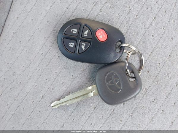 2015 TOYOTA SIENNA LE 7 PASSENGER — I11