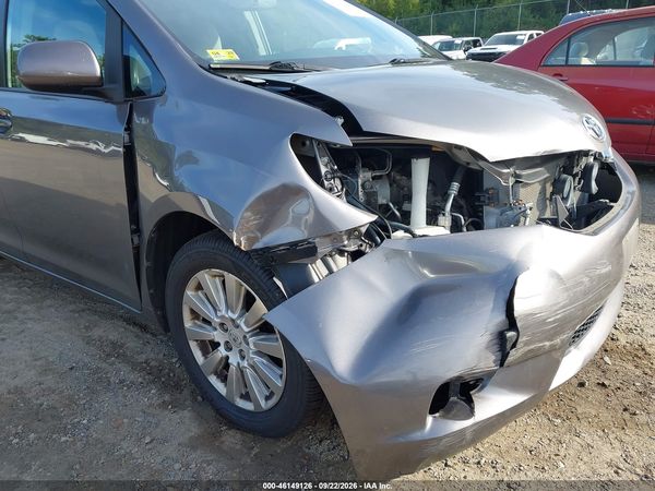2015 TOYOTA SIENNA LE 7 PASSENGER — I152