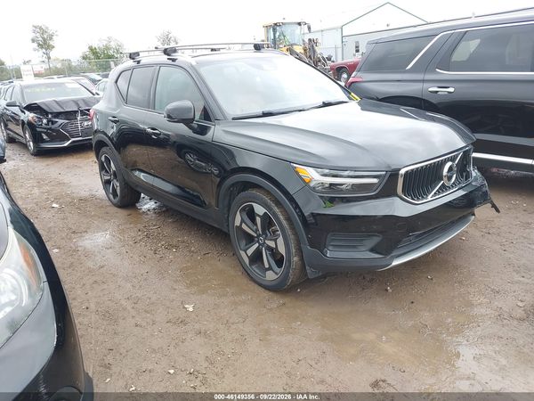 2019 VOLVO XC40 T5 MOMENTUM — I1