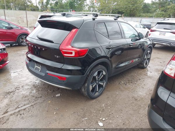 2019 VOLVO XC40 T5 MOMENTUM — I4