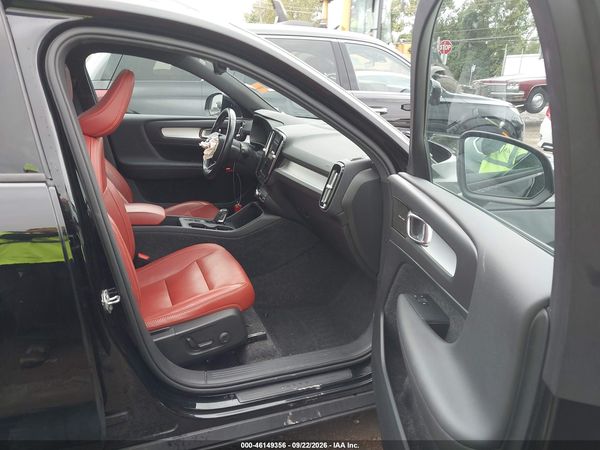 2019 VOLVO XC40 T5 MOMENTUM — I5