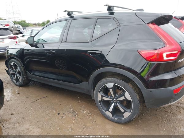 2019 VOLVO XC40 T5 MOMENTUM — I117