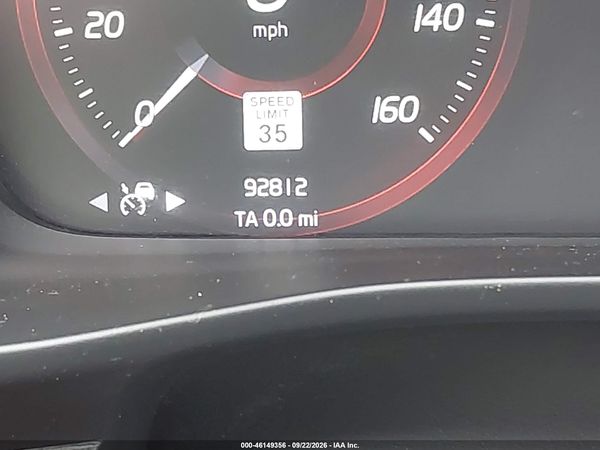 2019 VOLVO XC40 T5 MOMENTUM — I118