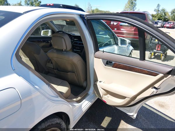 2013 MERCEDES-BENZ C 300 LUXURY 4MATIC — I8