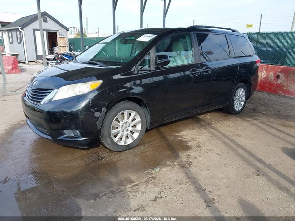 2013 TOYOTA SIENNA — I2
