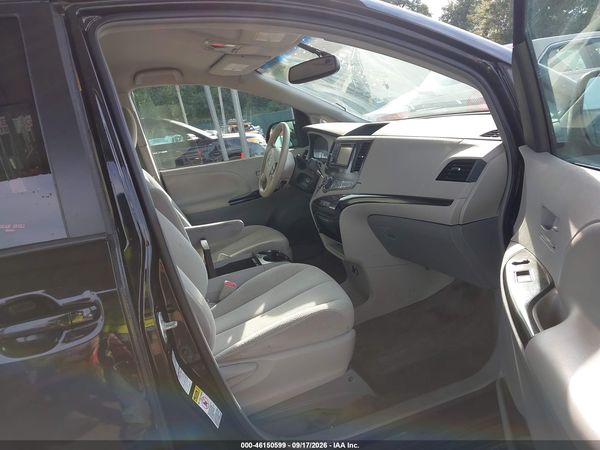 2013 TOYOTA SIENNA LE 7 PASSENGER — I5