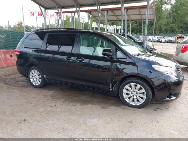 2013 TOYOTA SIENNA LE 7 PASSENGER — I6