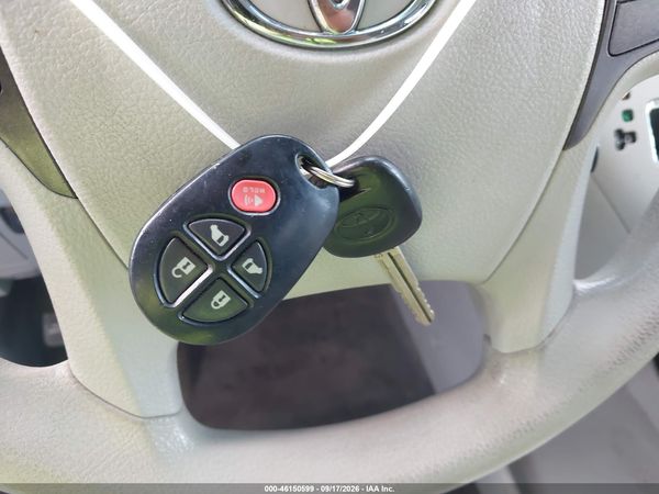 2013 TOYOTA SIENNA LE 7 PASSENGER — I11