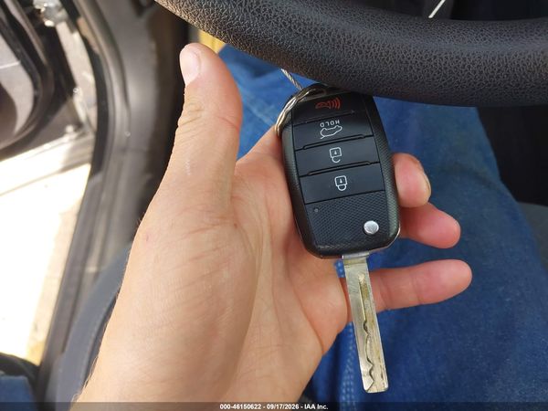 2017 KIA SORENTO 3.3L LX — I11