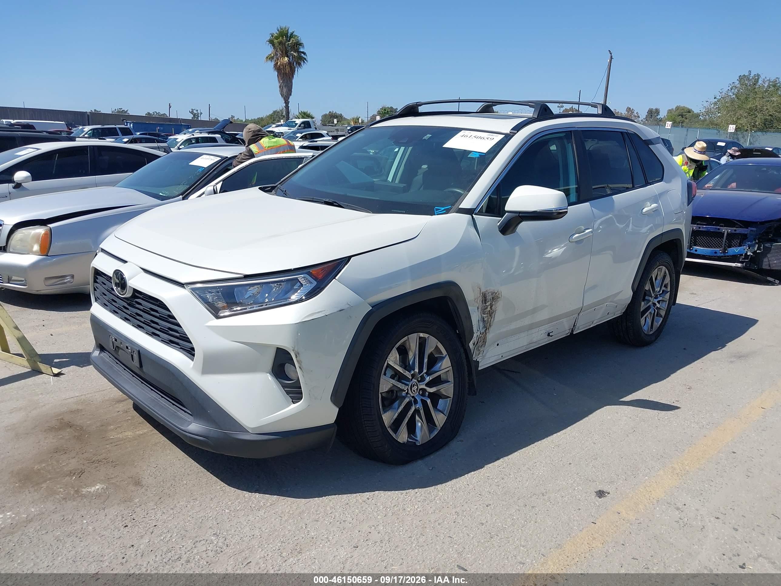 2021 TOYOTA RAV4 XLE PREMIUM — I2