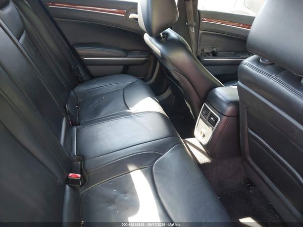 2013 CHRYSLER 300 MOTOWN — I8