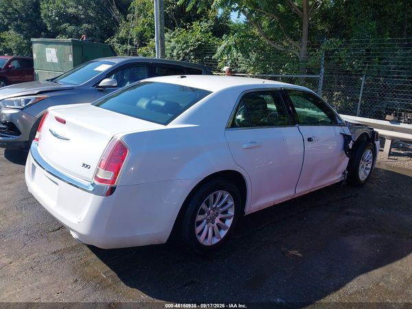 2013 CHRYSLER 300 MOTOWN — I116