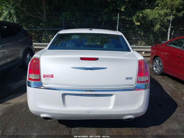 2013 CHRYSLER 300 MOTOWN — I119
