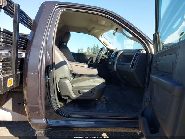 2016 RAM 5500 CHASSIS TRADESMAN/SLT — I5