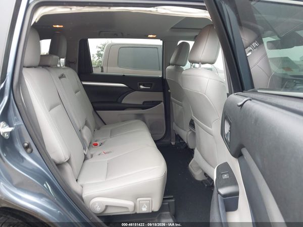 2017 TOYOTA HIGHLANDER XLE — I8