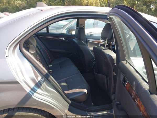 2012 MERCEDES-BENZ C 300 — I8