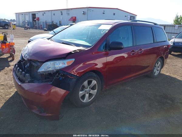 2015 TOYOTA SIENNA — I2