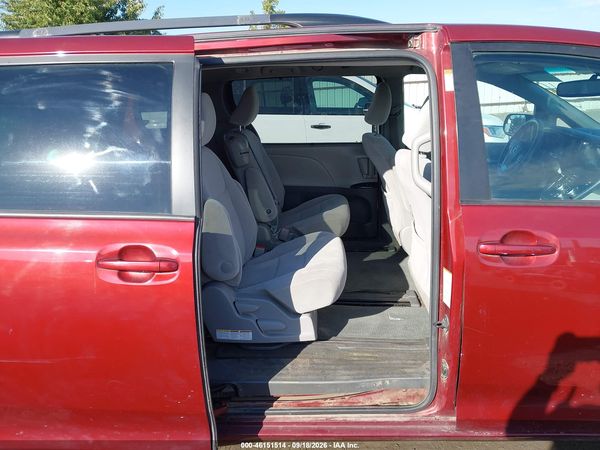 2015 TOYOTA SIENNA LE 8 PASSENGER — I8