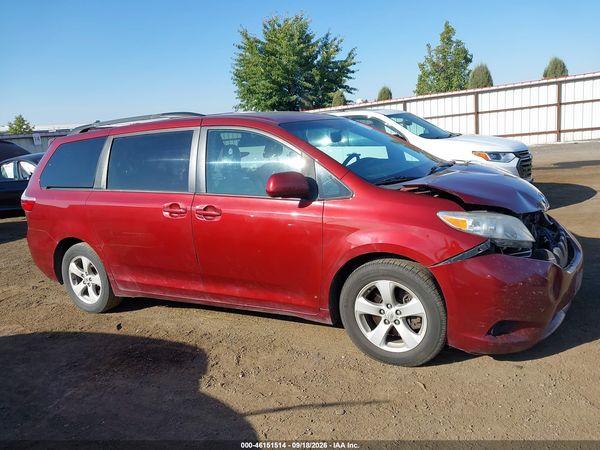 2015 TOYOTA SIENNA LE 8 PASSENGER — I116