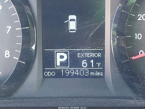 2015 TOYOTA SIENNA LE 8 PASSENGER — I118
