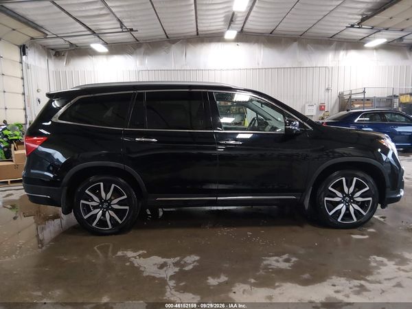 2021 HONDA PILOT AWD TOURING 8 PASSENGER — I116