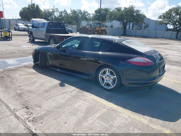 2013 PORSCHE PANAMERA 4 — I3