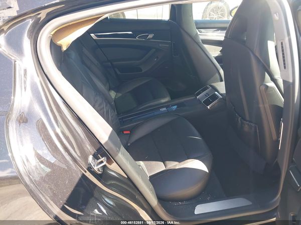 2013 PORSCHE PANAMERA 4 — I8
