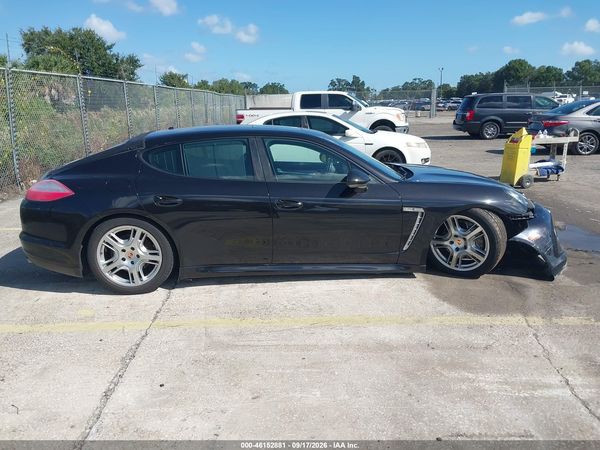 2013 PORSCHE PANAMERA 4 — I116