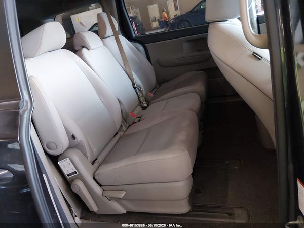 2017 KIA SEDONA LX — I8