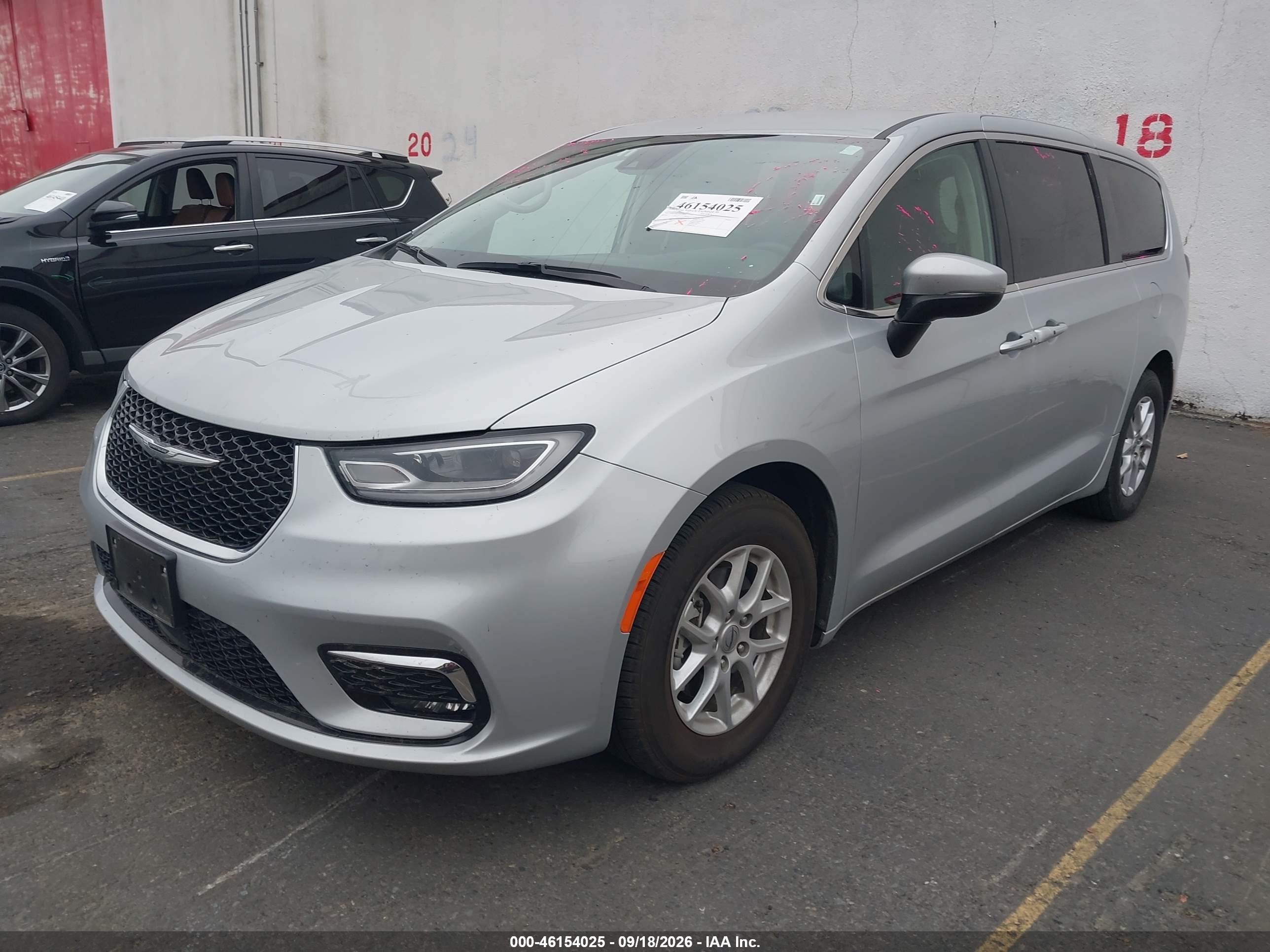 2023 CHRYSLER PACIFICA TOURING L — I2