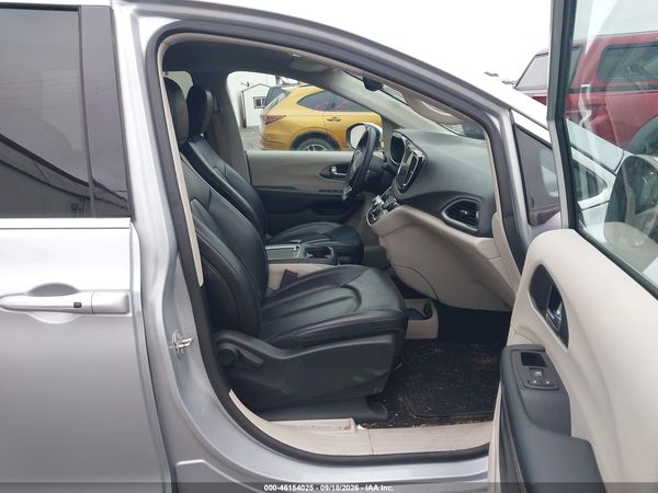2023 CHRYSLER PACIFICA TOURING L — I5