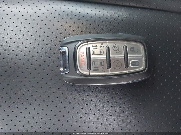 2023 CHRYSLER PACIFICA TOURING L — I11