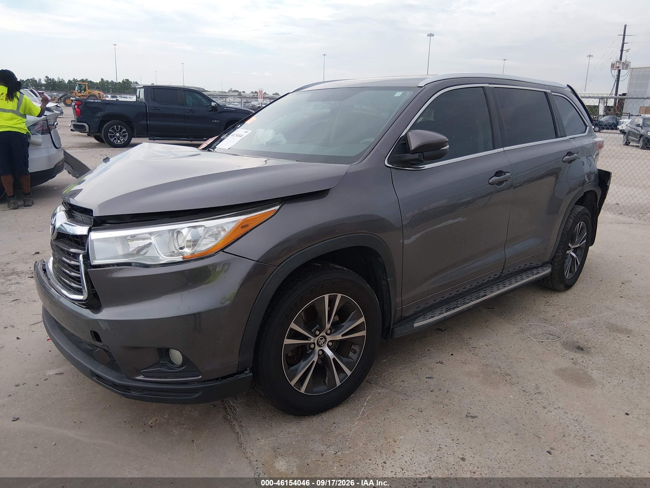 2016 TOYOTA HIGHLANDER XLE V6 — I2