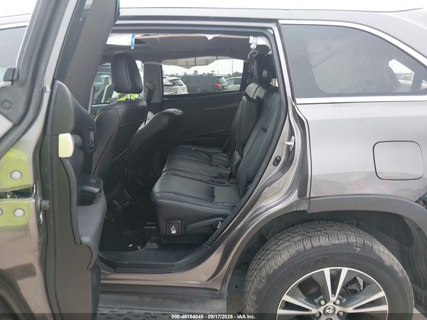 2016 TOYOTA HIGHLANDER XLE V6 — I8