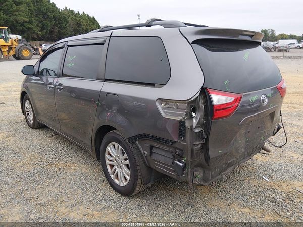 2017 TOYOTA SIENNA XLE 8 PASSENGER — I3