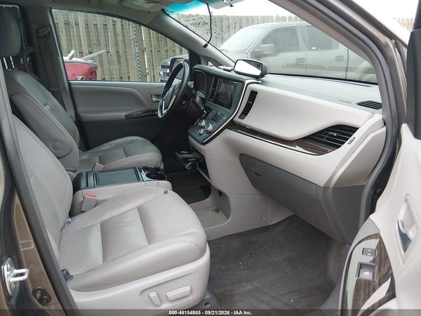 2017 TOYOTA SIENNA XLE 8 PASSENGER — I5