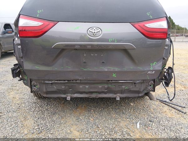 2017 TOYOTA SIENNA XLE 8 PASSENGER — I6